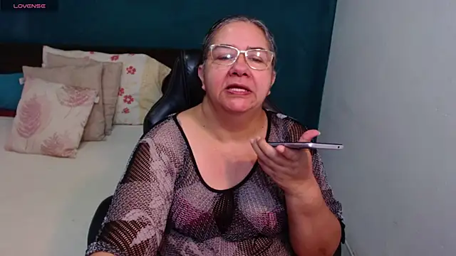 Snapshot of scaelettdubois chatting on 05/20/26, 01:12 scaelettdubois online show from 05/20/26, 01:12