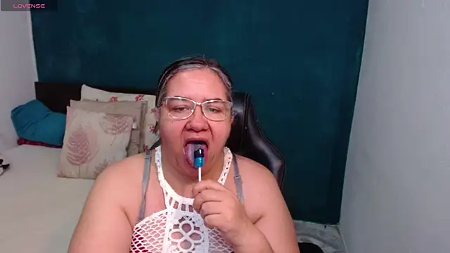 Snapshot of scaelettdubois chatting on 05/23/26, 12:16 scaelettdubois online show from 05/23/26, 12:16
