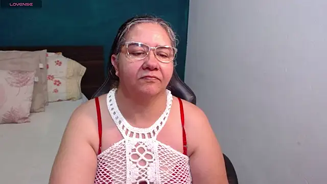 Snapshot of scaelettdubois chatting on 05/29/26, 01:25 scaelettdubois online show from 05/29/26, 01:25