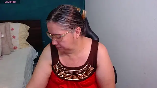 Snapshot of scaelettdubois chatting on 06/09/26, 02:34 scaelettdubois online show from 06/09/26, 02:34