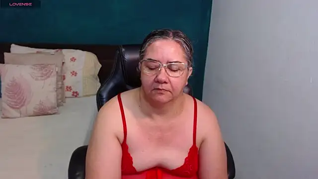 Snapshot of scaelettdubois chatting on 06/14/26, 10:23 scaelettdubois online show from 06/14/26, 10:23