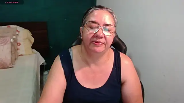 Snapshot of scaelettdubois chatting on 06/19/26, 03:22 scaelettdubois online show from 06/19/26, 03:22