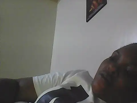 Snapshot of Naughty_Laurah chatting on 12/02/25, 04:24 Naughty Laurah online show from 12/02/25, 04:24