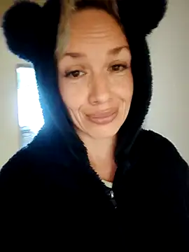 Snapshot of sexymarilyncolombia chatting on 02/15/25, 03:50 sexymarilyncolombia online show from 02/15/25, 03:50