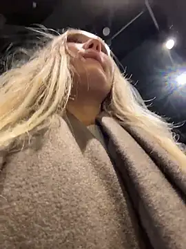 Snapshot of MariaTull chatting on 12/19/25, 12:56 MariaTull online show from 12/19/25, 12:56