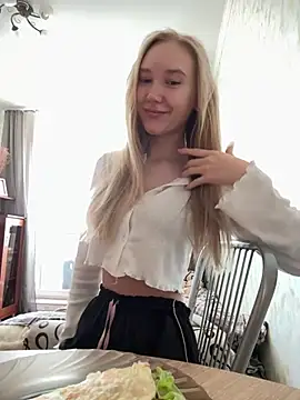 Snapshot of MariaTull chatting on 03/13/26, 06:31 MariaTull online show from 03/13/26, 06:31