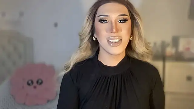 Ts glamxxxx online show from 10/18/25, 08:04