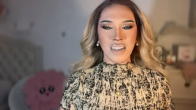 Ts glamxxxx online show from 10/24/25, 02:08