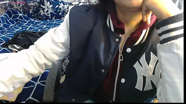 Snapshot of sexyrihana1 chatting on 01/03/25, 02:08 sexyrihana1 online show from 01/03/25, 02:08