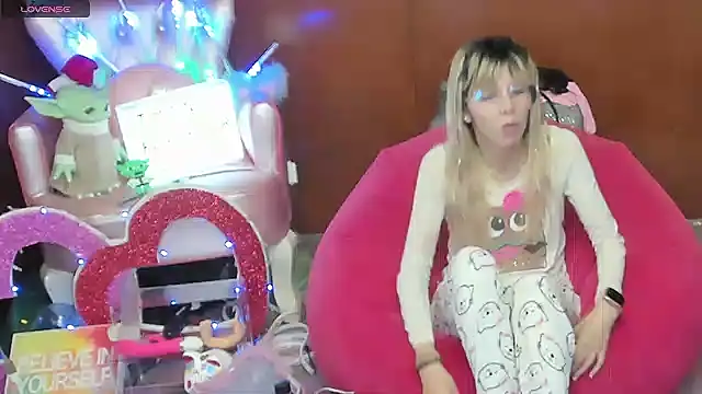 Skinygirl online show from 04/24/26, 10:23