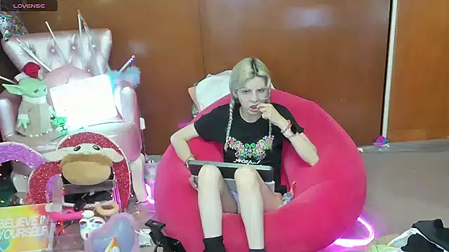 Skinygirl online show from 06/01/26, 11:28