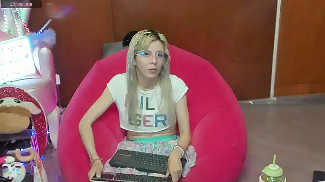 Skinygirl online show from 06/20/26, 12:14