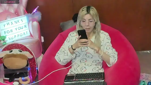 Skinygirl online show from 06/20/26, 10:34