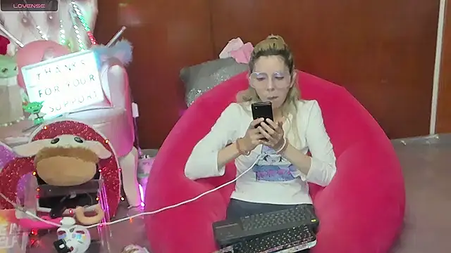 Skinygirl online show from 06/26/26, 11:53