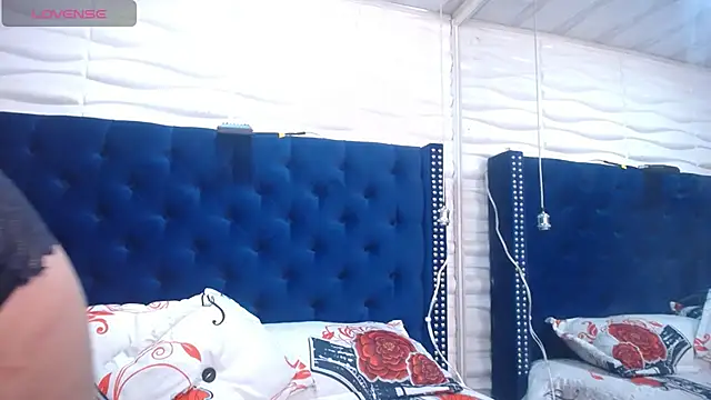 Snapshot of SalmaTits chatting on 06/19/26, 01:48 SalmaTits online show from 06/19/26, 01:48