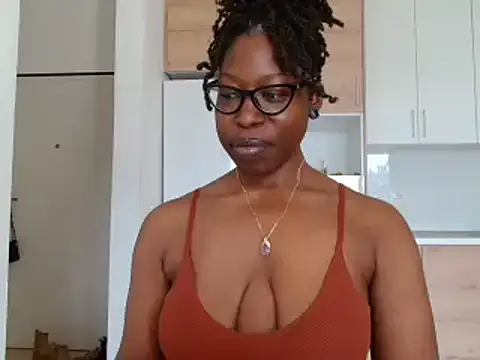 Snapshot of MadamIndigo chatting on 01/16/26, 11:14 MadamIndigo online show from 01/16/26, 11:14