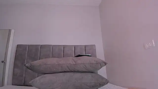 Snapshot of taylor_suxx chatting on 01/15/26, 02:54 taylor suxx online show from 01/15/26, 02:54