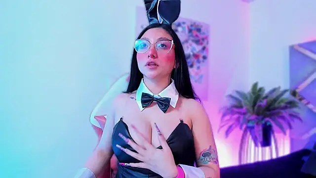 lucy neil online show from 11/01/25, 02:35