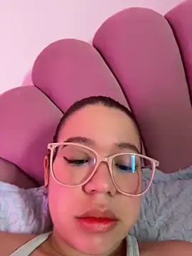 Snapshot of Lucyklein2022 chatting on 04/19/26, 03:11 Lucyklein2022 online show from 04/19/26, 03:11