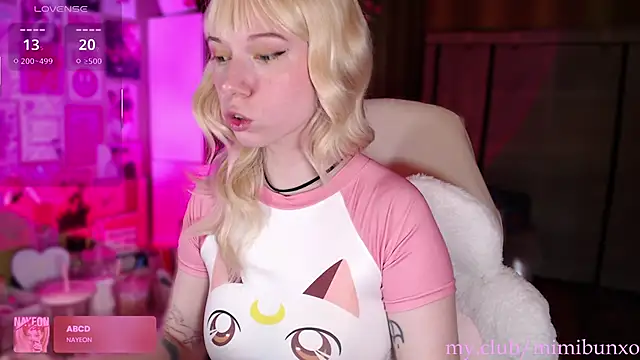 Snapshot of freya_sunny chatting on 03/27/26, 05:02 freya sunny online show from 03/27/26, 05:02