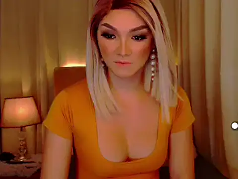 Snapshot of mistressseductionleah chatting on 05/08/26, 12:32 mistressseductionleah online show from 05/08/26, 12:32