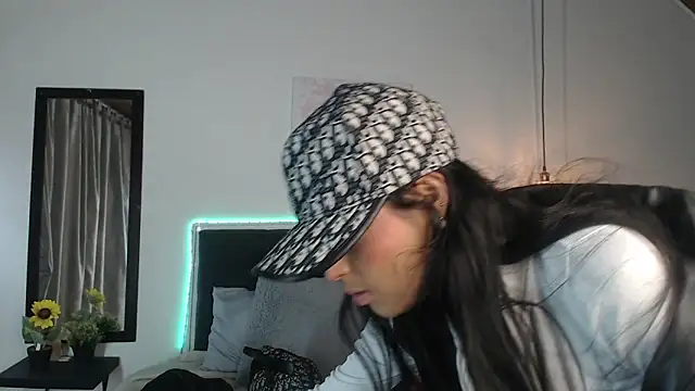 vaness weet online show from 01/04/25, 08:16