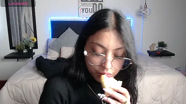 vaness weet online show from 03/11/25, 08:20