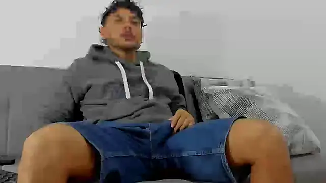 Snapshot of tuyo1995 chatting on 12/11/24, 01:37 tuyo1995 online show from 12/11/24, 01:37