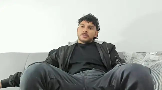 Snapshot of tuyo1995 chatting on 12/16/24, 11:39 tuyo1995 online show from 12/16/24, 11:39