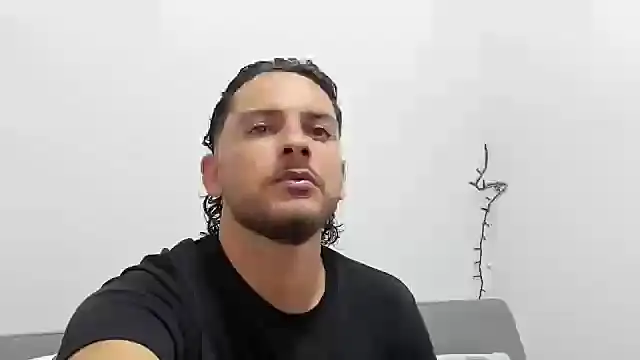 Snapshot of tuyo1995 chatting on 02/20/25, 09:53 tuyo1995 online show from 02/20/25, 09:53