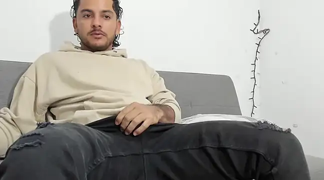 Snapshot of tuyo1995 chatting on 03/02/25, 05:12 tuyo1995 online show from 03/02/25, 05:12