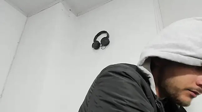 Snapshot of tuyo1995 chatting on 03/06/25, 08:08 tuyo1995 online show from 03/06/25, 08:08