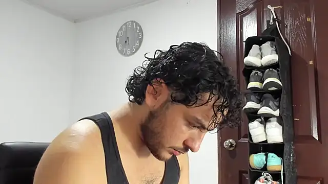 Snapshot of tuyo1995 chatting on 03/13/25, 12:27 tuyo1995 online show from 03/13/25, 12:27