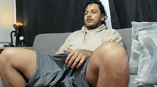 Snapshot of tuyo1995 chatting on 03/19/25, 04:57 tuyo1995 online show from 03/19/25, 04:57