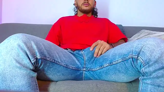 Snapshot of tuyo1995 chatting on 12/04/25, 03:21 tuyo1995 online show from 12/04/25, 03:21