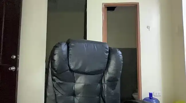 Snapshot of MeganTheRarest chatting on 02/16/25, 11:05 MeganTheRarest online show from 02/16/25, 11:05