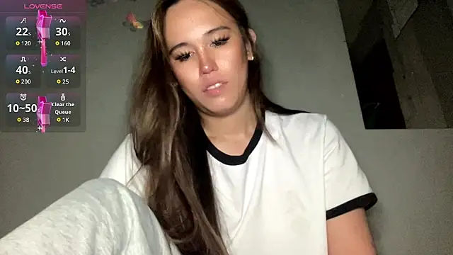 Snapshot of MeganTheRarest chatting on 06/18/26, 03:27 MeganTheRarest online show from 06/18/26, 03:27