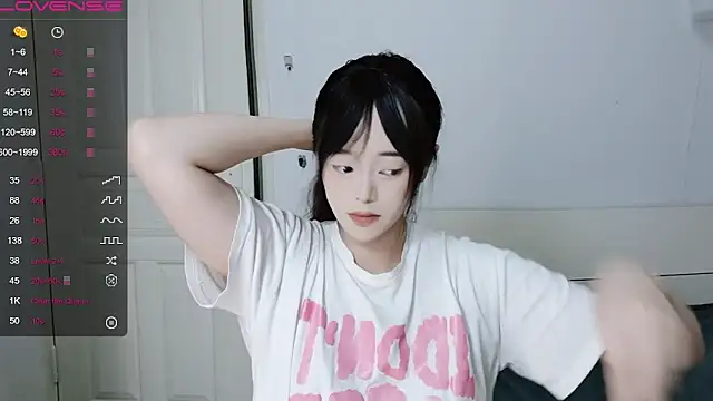 Snapshot of QiuPeiPeimmm chatting on 10/04/25, 01:09 QiuPeiPeimmm online show from 10/04/25, 01:09