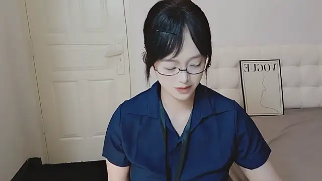 QiuPeiPeimmm online show from 11/17/25, 04:07