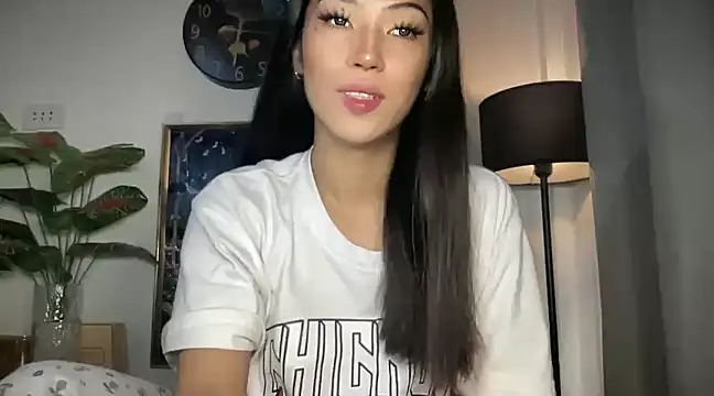 Bella Gordon online show from 02/16/25, 10:32