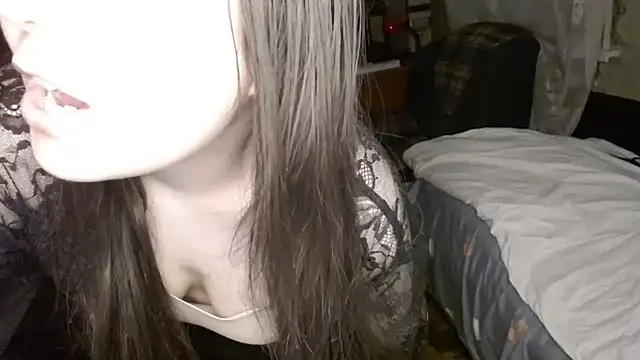Snapshot of Var_Kiss chatting on 01/29/25, 04:30 Var Kiss online show from 01/29/25, 04:30
