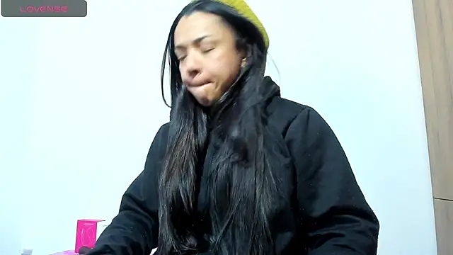 Bessie32 online show from 12/18/25, 10:54