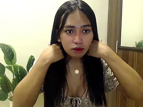 Snapshot of pinay_sofia chatting on 05/20/26, 12:00 pinay sofia online show from 05/20/26, 12:00
