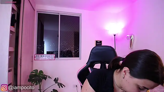 Snapshot of pocitox chatting on 12/21/24, 02:41 pocitox online show from 12/21/24, 02:41