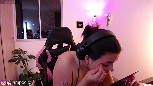 Snapshot of pocitox chatting on 02/03/25, 01:09 pocitox online show from 02/03/25, 01:09