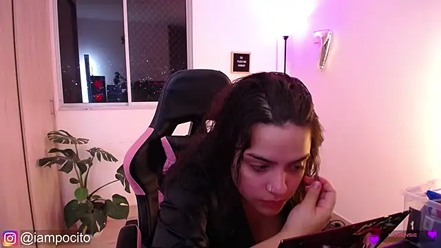 Snapshot of pocitox chatting on 02/13/25, 01:29 pocitox online show from 02/13/25, 01:29