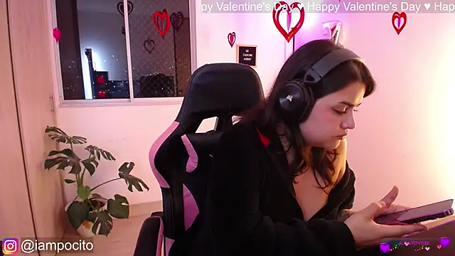 Snapshot of pocitox chatting on 02/17/25, 04:53 pocitox online show from 02/17/25, 04:53