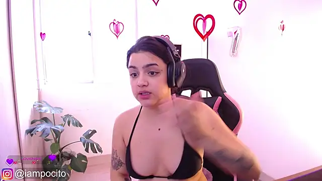 Snapshot of pocitox chatting on 02/21/25, 01:55 pocitox online show from 02/21/25, 01:55