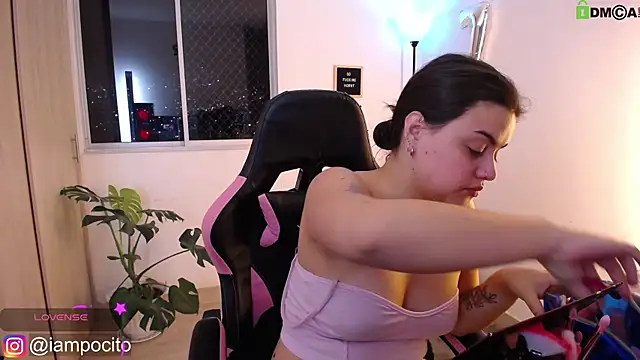 Snapshot of pocitox chatting on 03/20/25, 02:51 pocitox online show from 03/20/25, 02:51