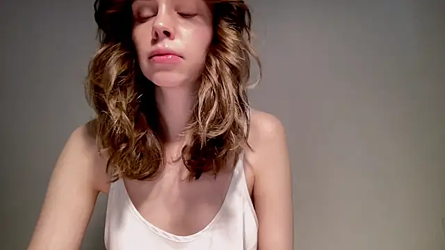 Snapshot of Nikki_Mimimi chatting on 12/15/24, 10:18 Nikki Mimimi online show from 12/15/24, 10:18